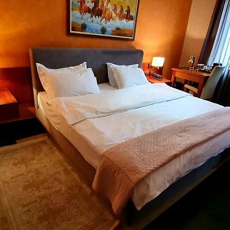 Nov Hotel Tirana Bagian luar foto