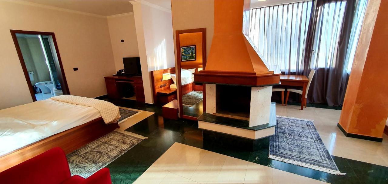 Nov Hotel Tirana Bagian luar foto