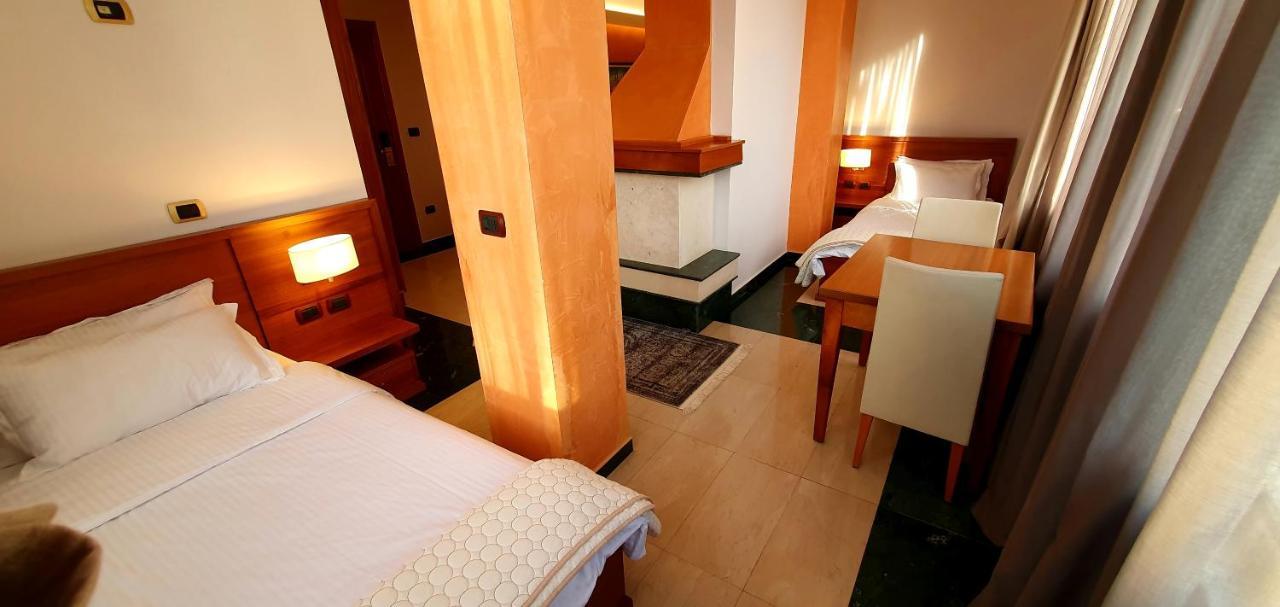 Nov Hotel Tirana Bagian luar foto
