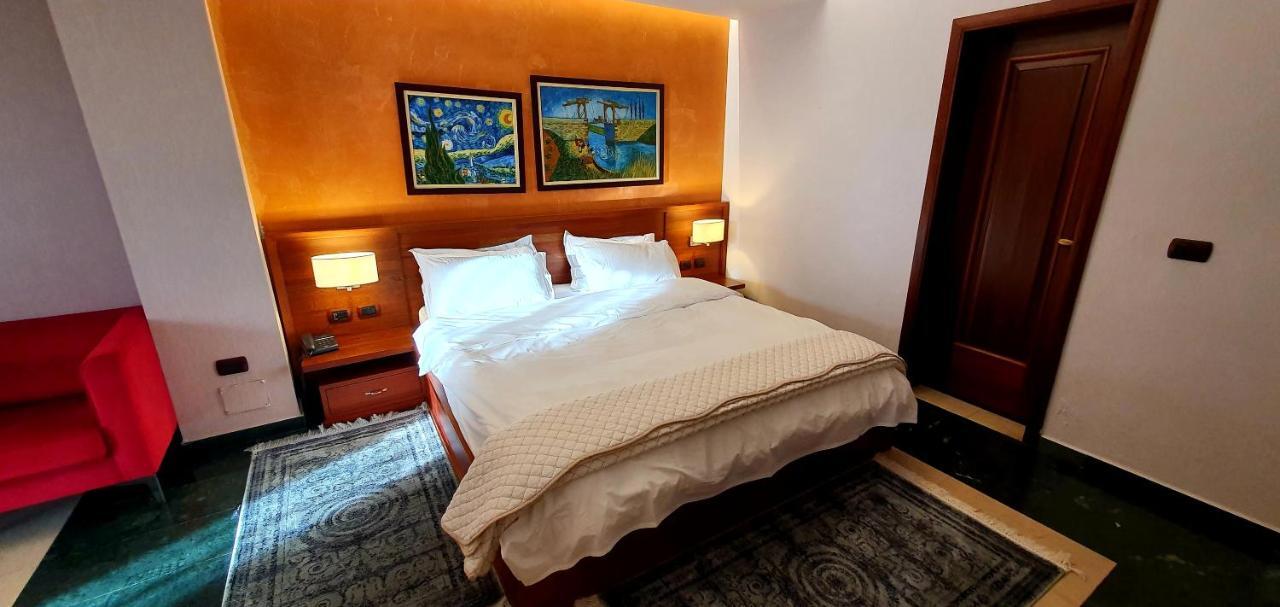 Nov Hotel Tirana Bagian luar foto