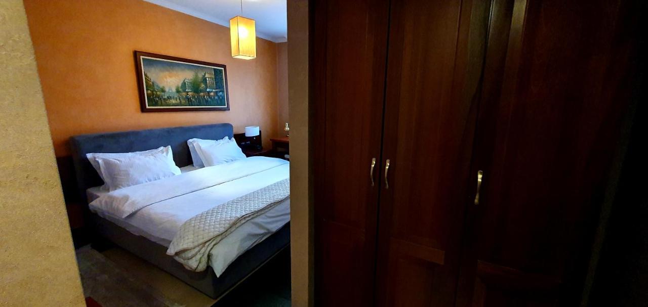 Nov Hotel Tirana Bagian luar foto