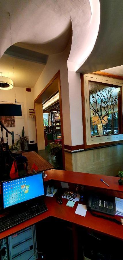 Nov Hotel Tirana Bagian luar foto