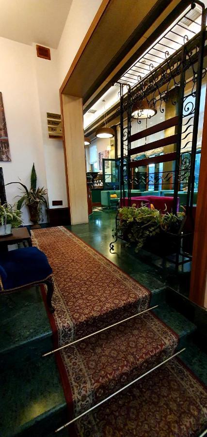 Nov Hotel Tirana Bagian luar foto