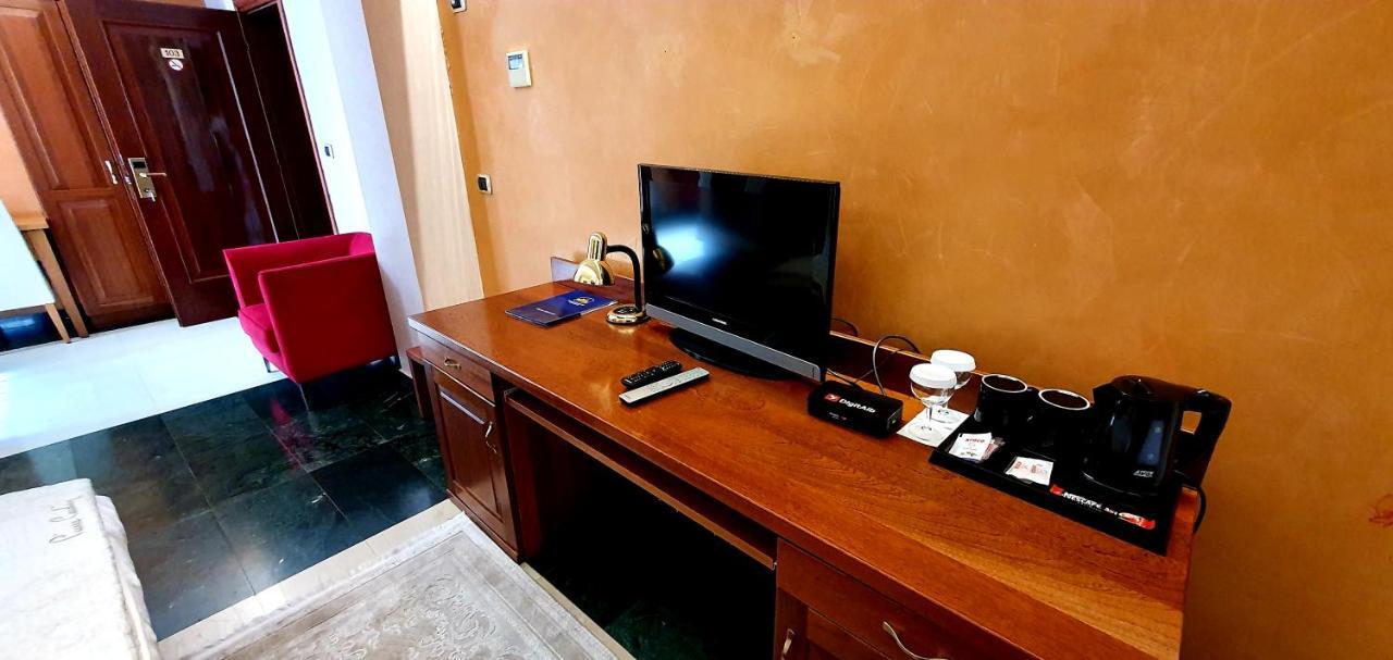 Nov Hotel Tirana Bagian luar foto