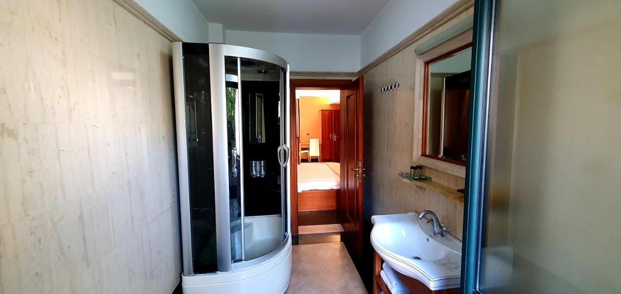 Nov Hotel Tirana Bagian luar foto