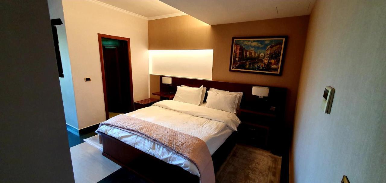 Nov Hotel Tirana Bagian luar foto