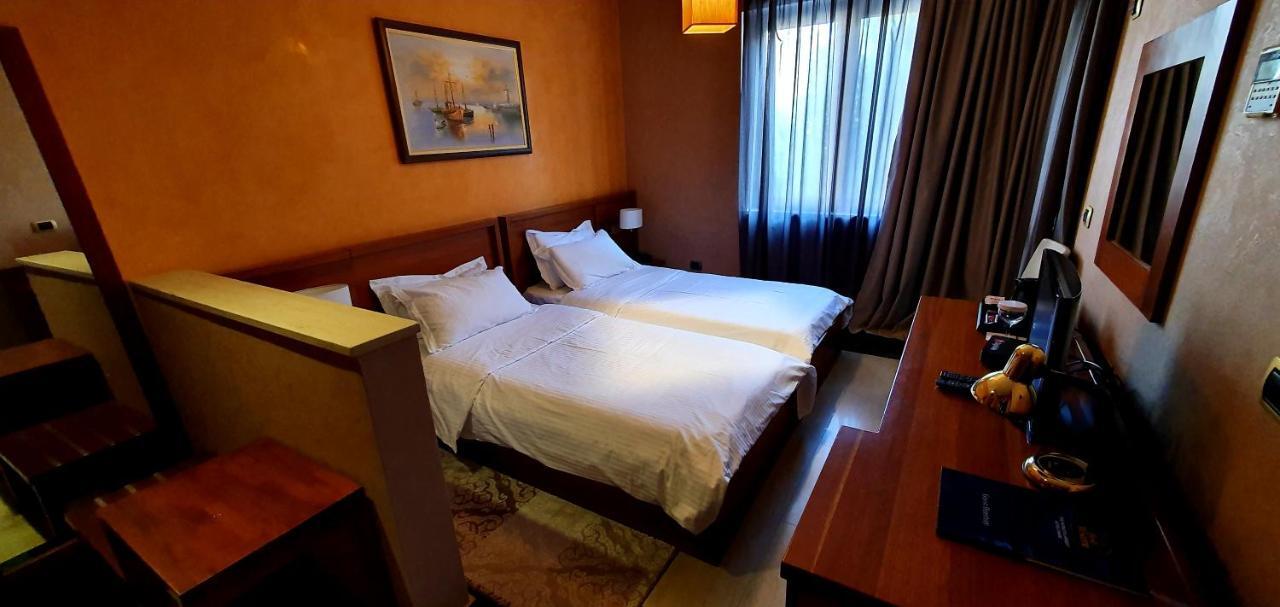 Nov Hotel Tirana Bagian luar foto