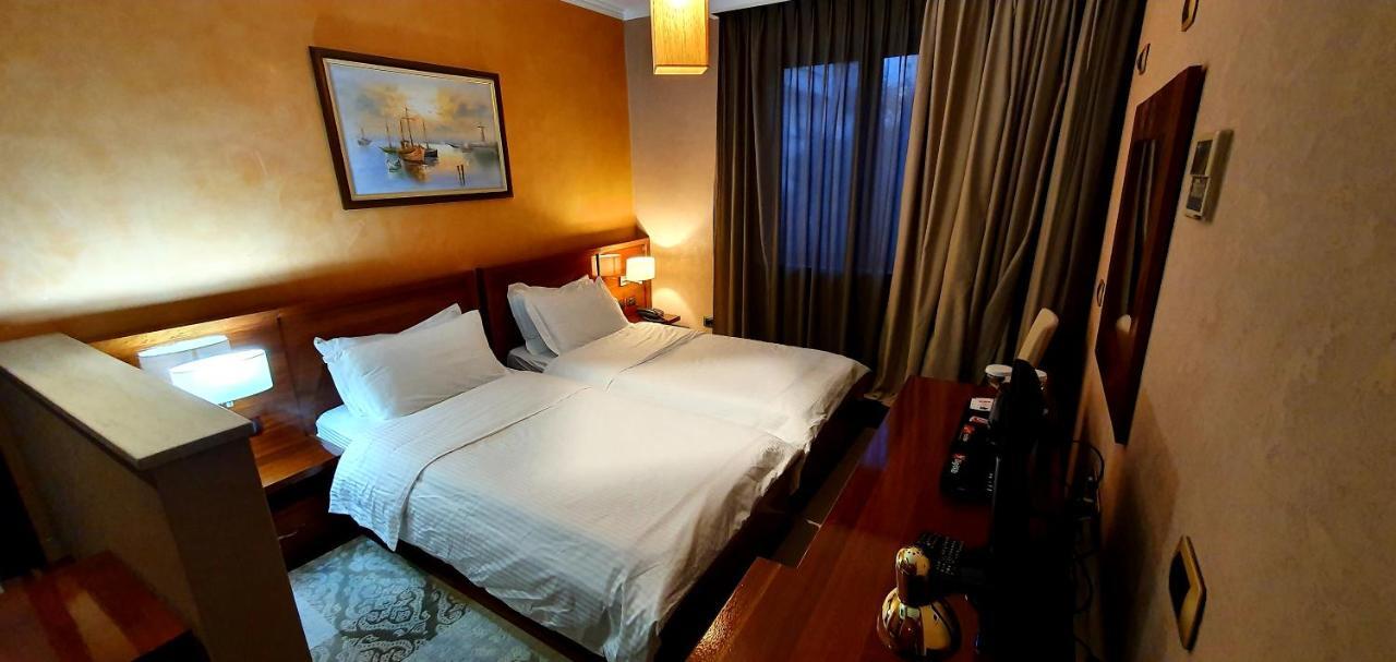 Nov Hotel Tirana Bagian luar foto